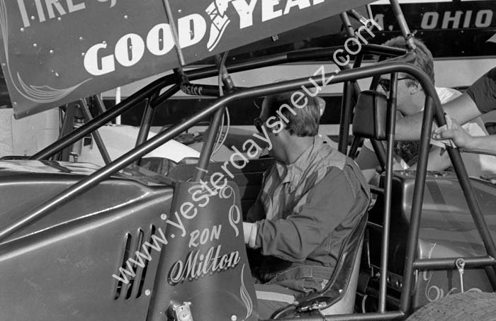 P52487-33 Ron Milton
